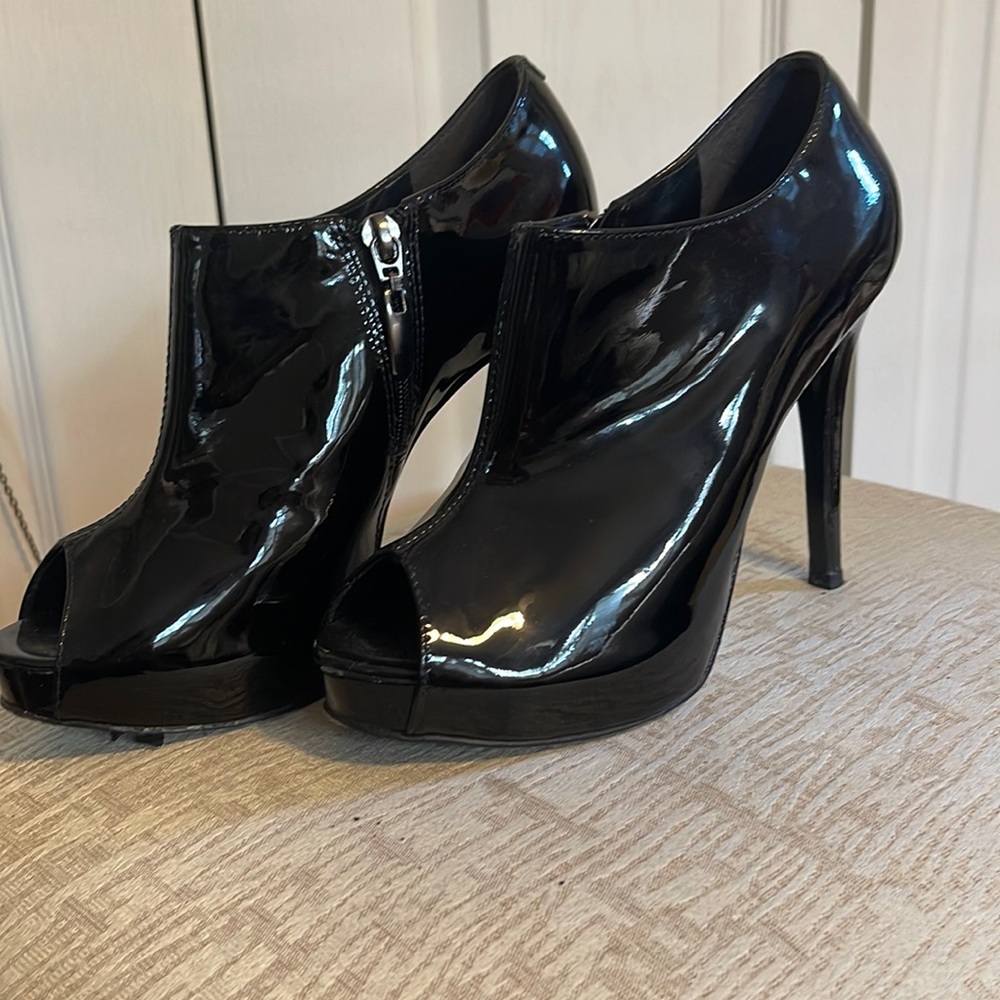 Aldo black patent leather peep toe booties! Size 38